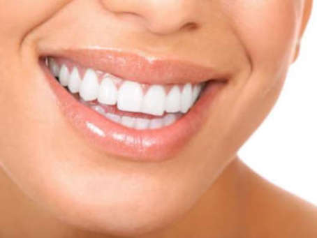 Clean your teeth using the latest technology -AirFlow Therapy